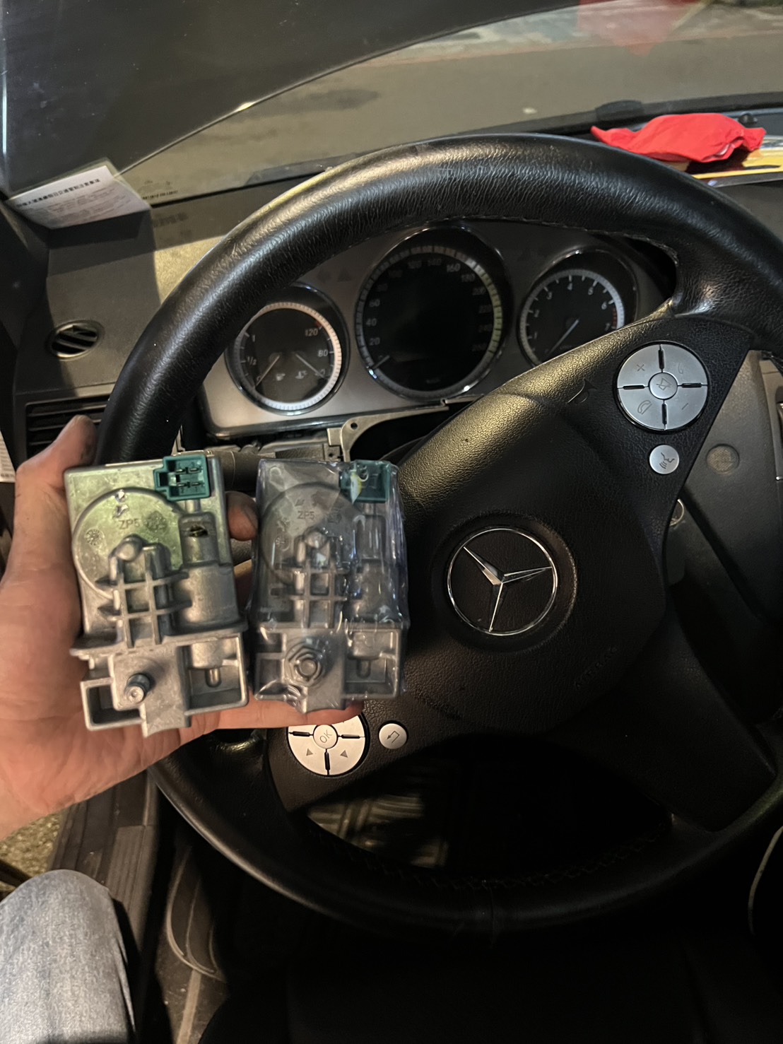 Mercedes-Benz W204 電子方向盤鎖故障